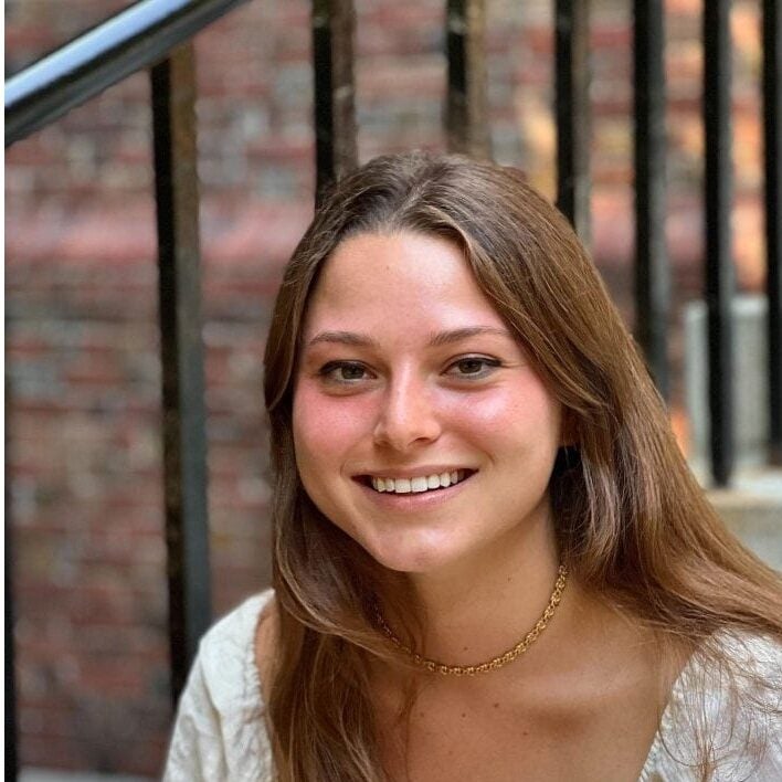 headshot of Laura Mucha
